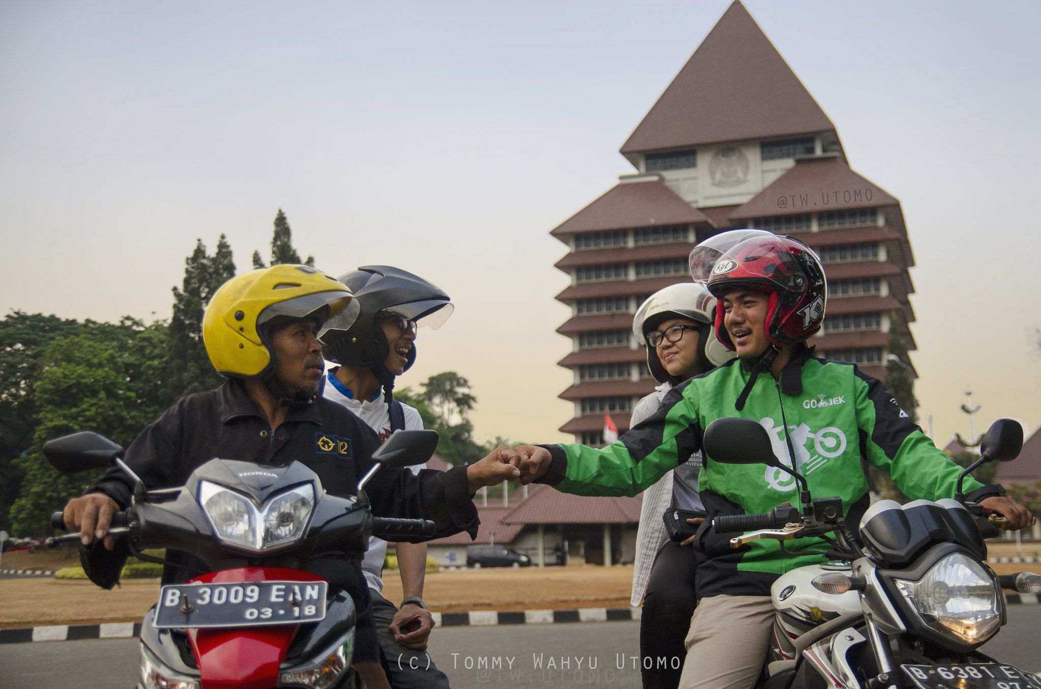 Conventional Ojek driver and Gojek Driver