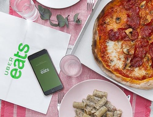 “Por fin llegó el viernes y hoy toca cenita en casa ?? , pero con la ventaja de que no cocino yo. Y es que Uber Eats acaba de aterrizar en Valencia y con un sencillo pedido a través de su app, puedes disfrutar de la comida de tus resta” by WOWS_ is licensed under CC BY-NC-SA 2.0